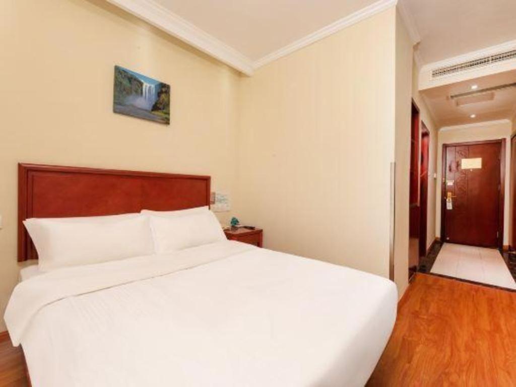 Greentree Inn Suzhou Railway Station North Square Haobainian Wedding Dress City Express Hotel Exterior photo